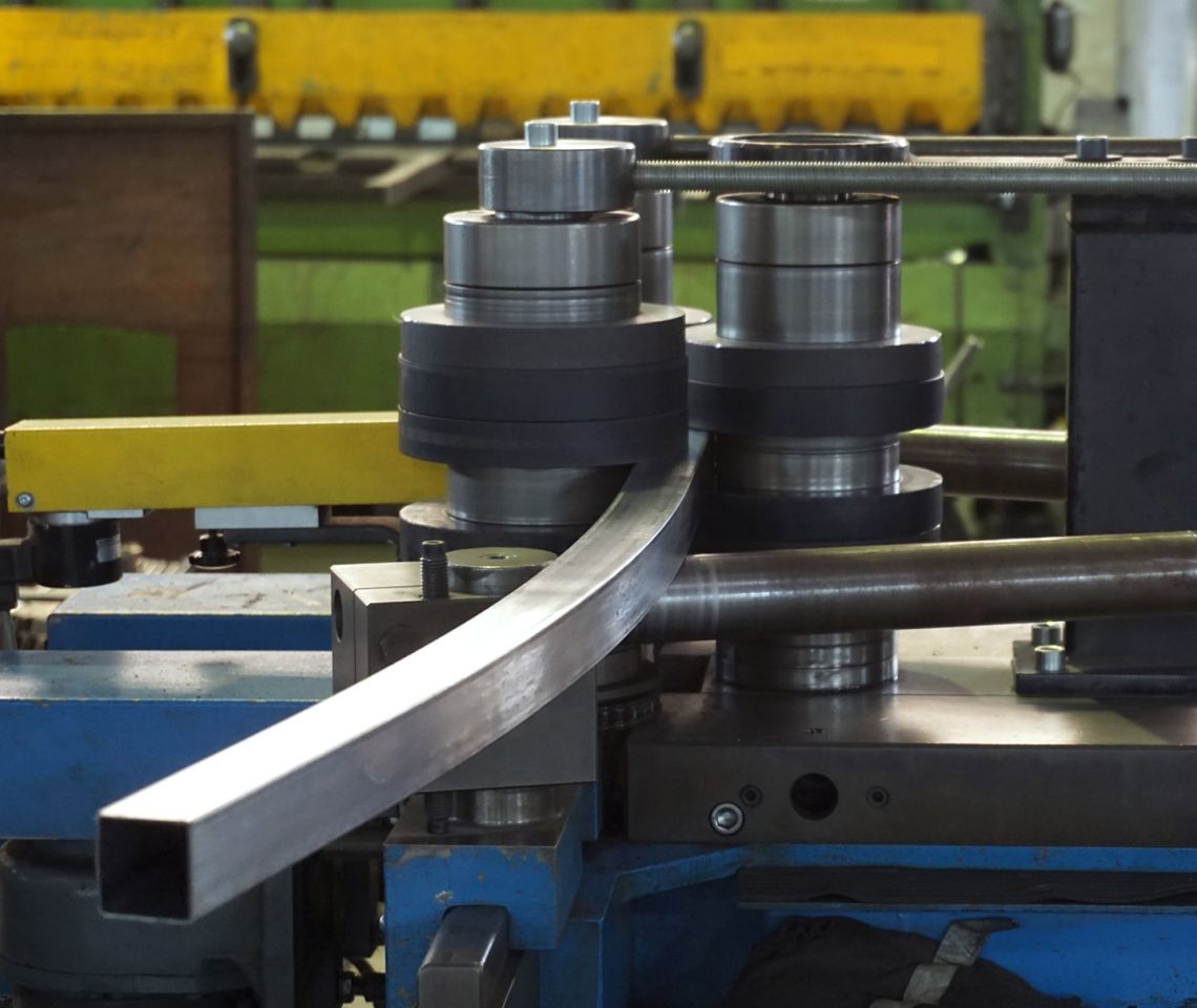 Escam&eacute;tal - Services aux professionnels - Cintrage de t&ocirc;les, tubes et profil&eacute;s en m&eacute;tal - Hauconcourt, Moselle